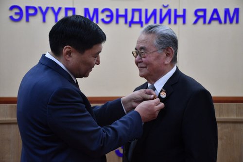 Монгол Улсын хүний гавьяат эмч Д.Дамдин